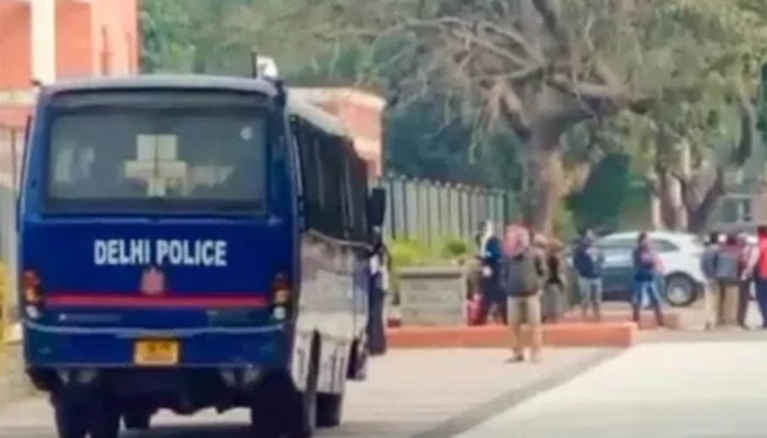 ​ভারতীয় পার্লামেন্টসহ দিল্লির নয়টি স্কুলে বোমা হামলার হুমকি