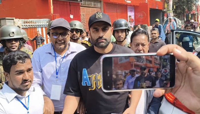 ​৩৬ বছর বয়সে প্রথম ভোট দিয়ে যা বললেন তামিম ইকবাল