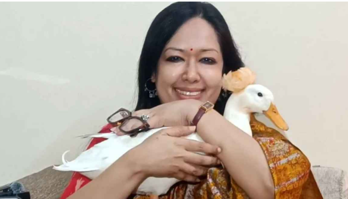 ​জেতার পর কোলে হাঁস নিয়ে যা বললেন রুমিন ফারহানা