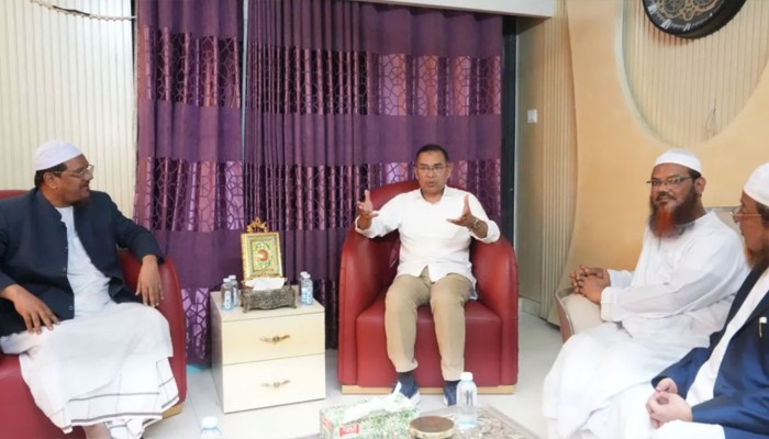 চরমোনাই পীরের সঙ্গে তারেক রহমানের সৌজন্য সাক্ষাৎ