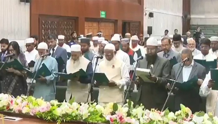 ​সংবিধান সংস্কার পরিষদে শপথ নিল জামায়াত