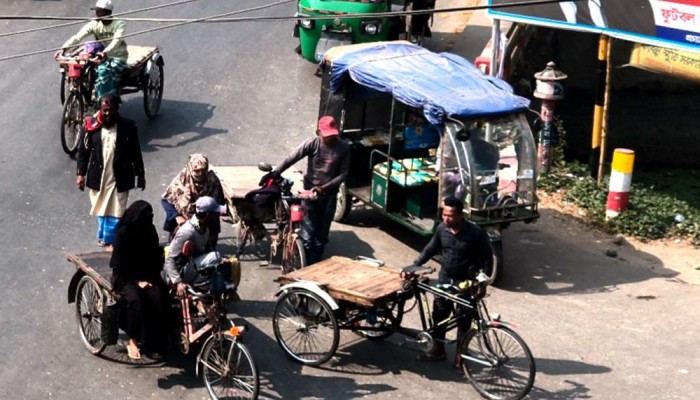 টুঙ্গিপাড়ায় ভ্যানের টোল আদায় বন্ধ, চালকদের স্বস্তি