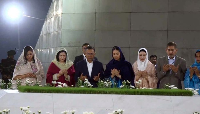 ​শপথ নিয়েই বাবা-মায়ের কবর জিয়ারত নতুন প্রধানমন্ত্রীর