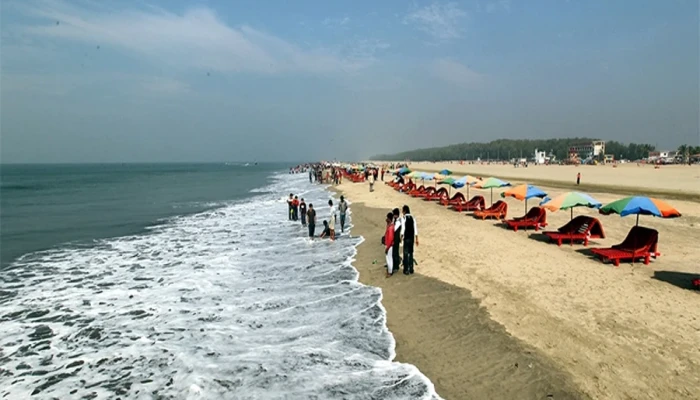 ​কক্সবাজারে সৈকতে ভেসে এল তরুণ-তরুণীর মরদেহ