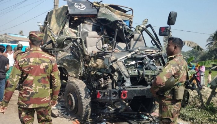 সেনাবাহিনীর সদস্যসহ সড়ক দুর্ঘটনায় নিহত ৩