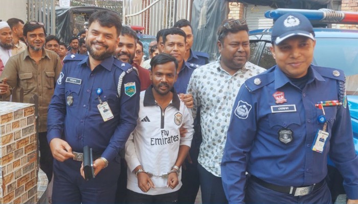 গ্রেপ্তারের পর হিরো আলম কারাগারে