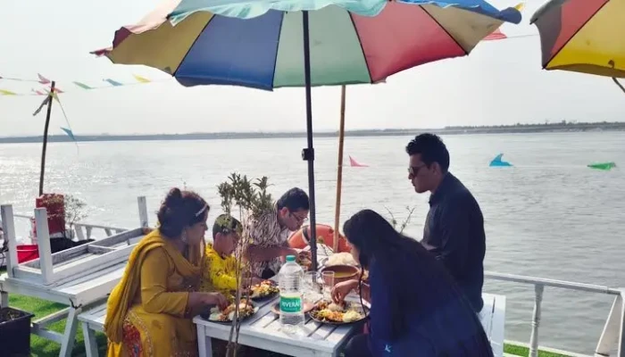 ​ব্রহ্মপুত্র নদে হাওরের প্রমোদতরি ‘মাস্তুল’