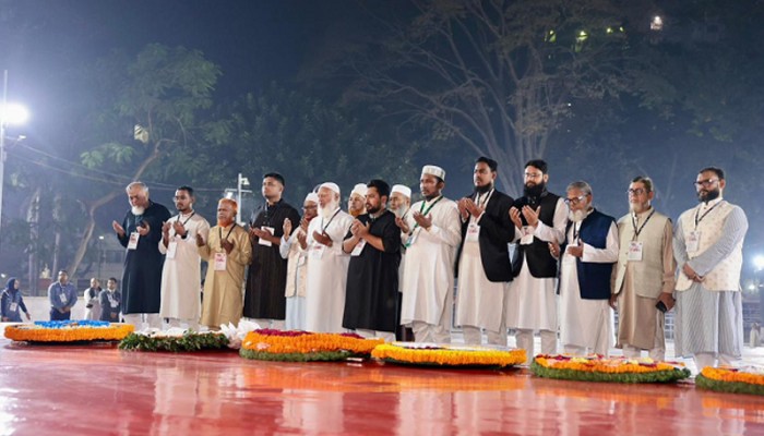 কেন্দ্রীয় শহিদ মিনারে বিরোধীদলীয় নেতার শ্রদ্ধা