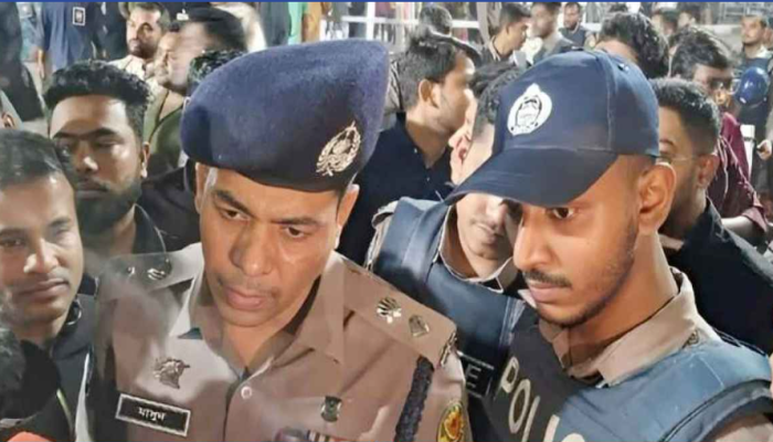 ​শহীদ মিনারে আইফোনসহ ১২ মোবাইল চুরি