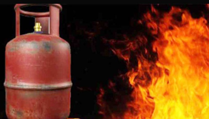 ​রাজধানীতে গ্যাস বিস্ফোরণে শিশুসহ একই পরিবারের দগ্ধ ৪