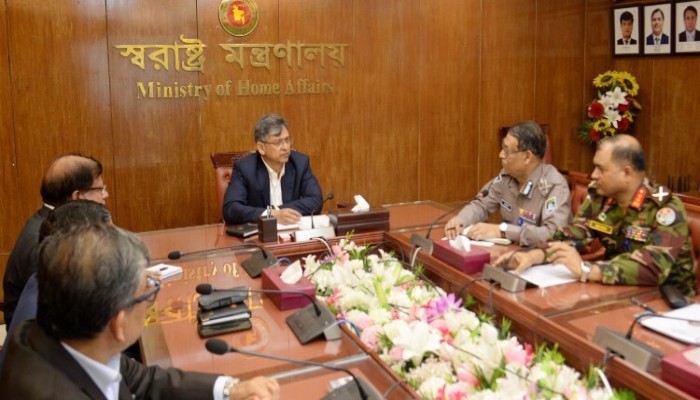 ​সব বাহিনীর প্রধানকে নিয়ে বৈঠকে স্বরাষ্ট্রমন্ত্রী