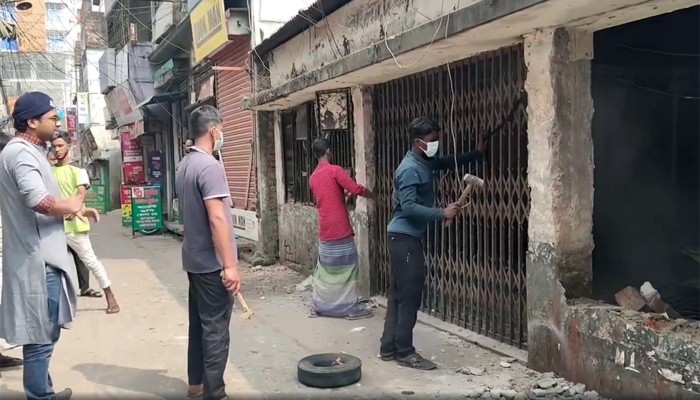 ​ময়মনসিংহে আওয়ামী লীগ কার্যালয় ভাঙচুর ও অগ্নিসংযোগ