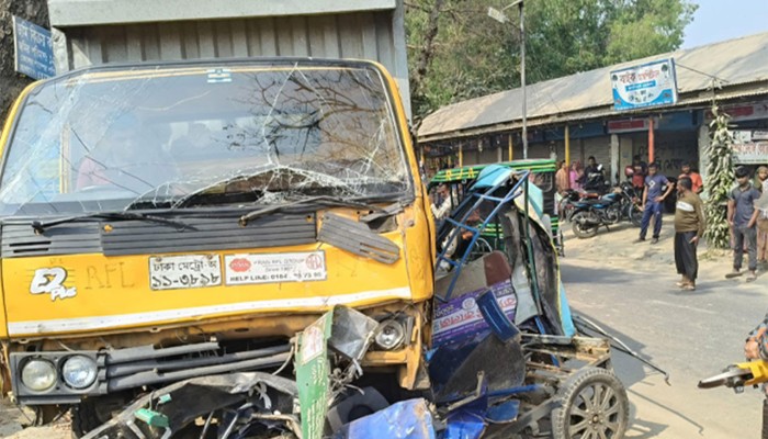 ​গাইবান্ধায় কাভার্ড ভ্যানের ধাক্কায় দুই যাত্রী নিহত