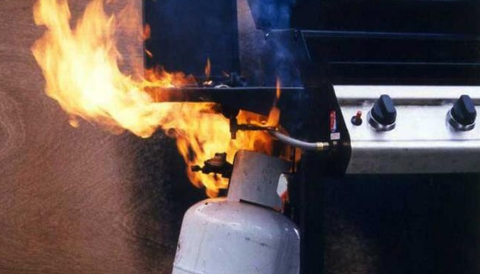 ​চাঁদপুরে গ্যাস লাইন লিকেজ থেকে বিস্ফোরণ, দগ্ধ ৩