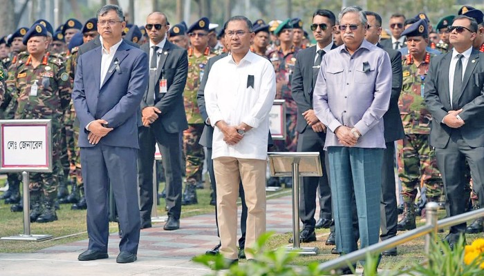 শহিদদের প্রতি রাষ্ট্রপতি ও প্রধানমন্ত্রীর শ্রদ্ধা