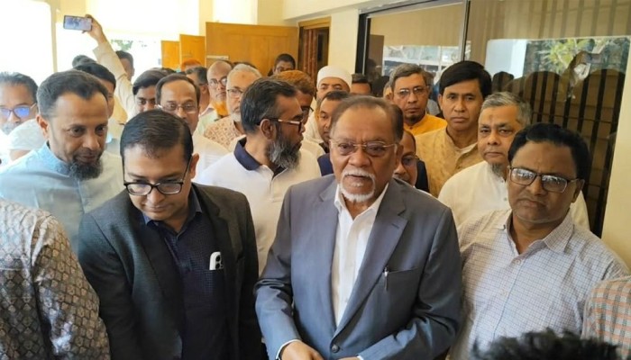 ​প্রধানমন্ত্রী তার প্ল্যান বাস্তবায়নে ঝাঁপিয়ে পড়েছেন: জনপ্রশাসন উপদেষ্টা