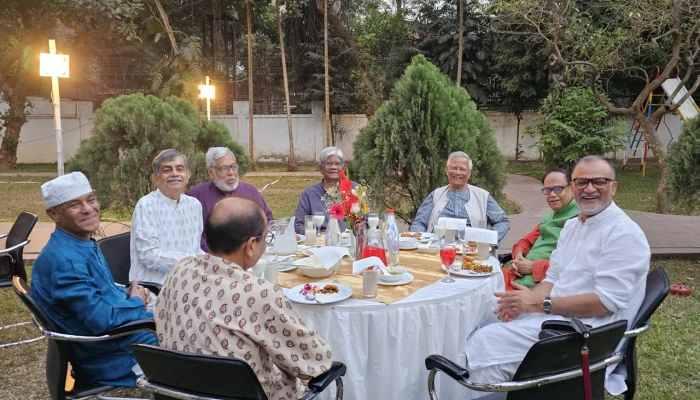 ​ফাওজুল কবিরের বাসায় ড. ইউনূসসহ সাবেক উপদেষ্টারা