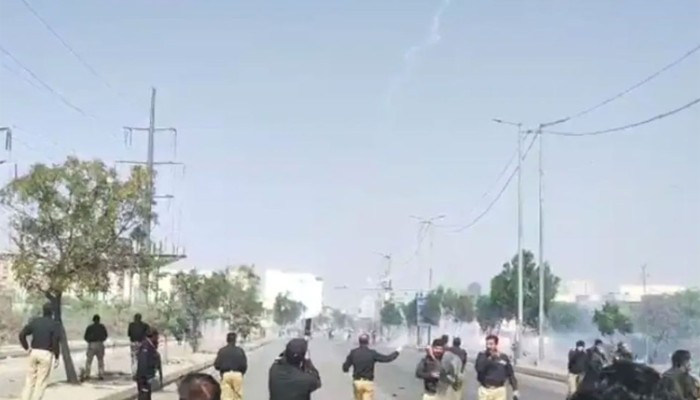 পাকিস্তানের মার্কিন দূতাবাসে কাছে বিক্ষোভ-সংঘর্ষে নিহত অন্তত ৯