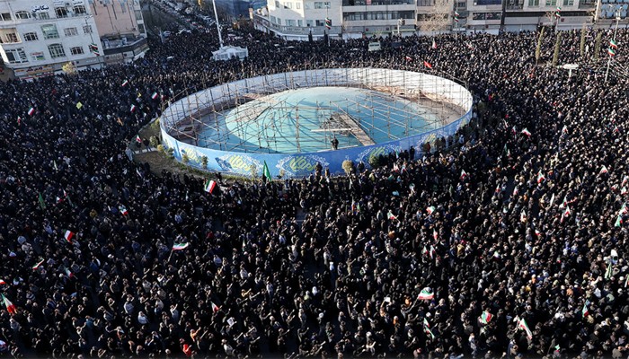 তেহরানের রাজপথে শোকে বিহ্বল লাখো মানুষের ঢল