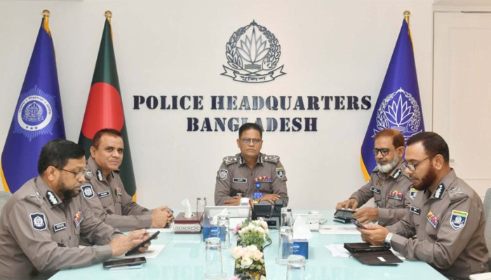 ​চাঁদাবাজির বিরুদ্ধে জিরো টলারেন্স নীতি গ্রহণের নির্দেশ আইজিপির