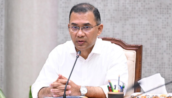 ​বাড়ির দরজা খুলে প্রধানমন্ত্রী বললেন, ‘চলেন যুদ্ধে যাই’