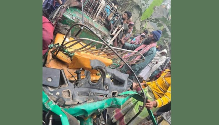 বাঘায় সিএনজি-ভটভটির মুখোমুখি সংঘর্ষে নিহত ৩