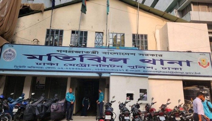 মতিঝিলে ভ্যানে ট্রাকের ধাক্কায় নিহত ২