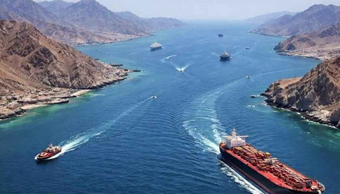 ​হরমুজ প্রণালিতে মাইন বসাচ্ছে ইরান, ‘নজিরবিহীন’ পরিণতির হুঁশিয়ারি ট্রাম্পের