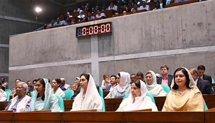 ​সংসদের দর্শকসারিতে ড. ইউনূস-জুবাইদা-জাইমা