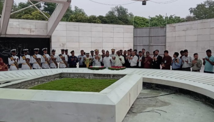 জিয়াউর রহমান ও খালেদা জিয়ার কবরে স্পিকার-ডেপুটি স্পিকারের শ্রদ্ধা