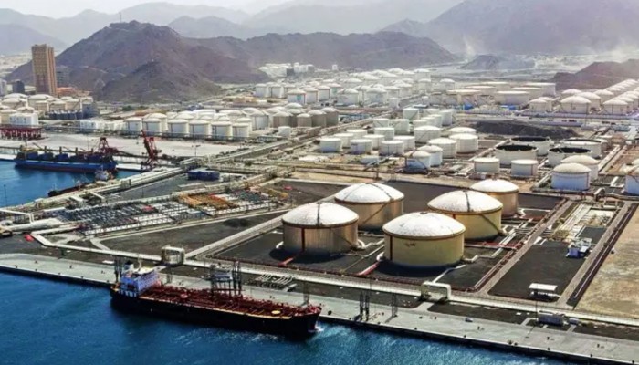 আরব আমিরাতের বন্দরে নোঙর করা তেলের ট্যাঙ্কারে ক্ষেপণাস্ত্র হামলা