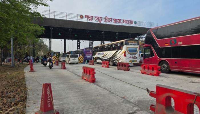 পদ্মা সেতু দিয়ে নির্বিঘ্নে পার হচ্ছে যানবাহন, নেই যানজট