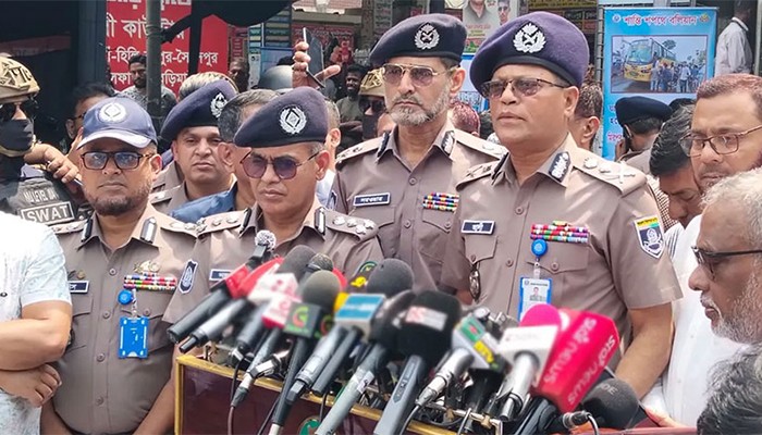 ঈদযাত্রায় কোনো অন্যায়ের সঙ্গে ‘কম্প্রোমাইজ নাই’: আইজিপি