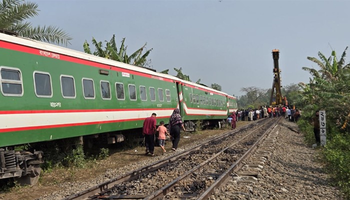 ​২১ ঘণ্টা পর উত্তরাঞ্চলের সঙ্গে সারাদেশের ট্রেন চলাচল স্বাভাবিক