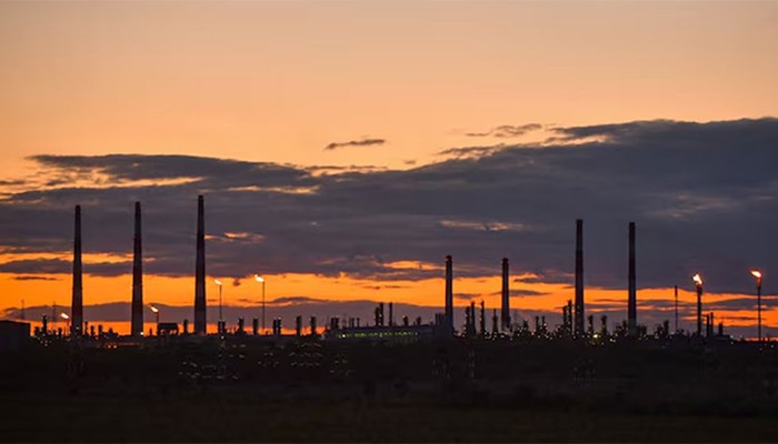 ​বৃহৎ প্রাকৃতিক গ্যাসক্ষেত্রে হামলার পর তেলের দাম ১১০ ডলার ছাড়িয়েছে