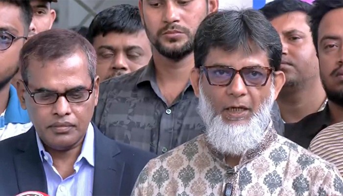 ​নীলসাগর দুর্ঘটনায় স্টেশন মাস্টার ও দুই চালক বরখাস্ত: প্রতিমন্ত্রী