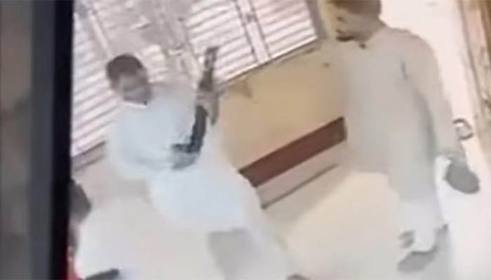 ​চাহিদামতো তেল না পেয়ে অস্ত্র উঁচিয়ে তাণ্ডব, অভিযুক্ত আটক