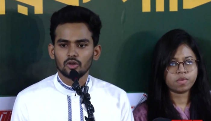 তেলের মজুত নিয়ে প্রশ্ন তুললেন আসিফ মাহমুদ