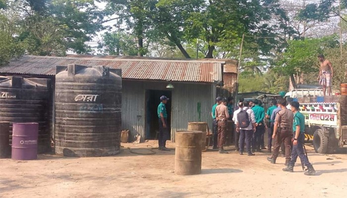 ​পতেঙ্গায় ৬০০০ লিটার ডিজেল উদ্ধার