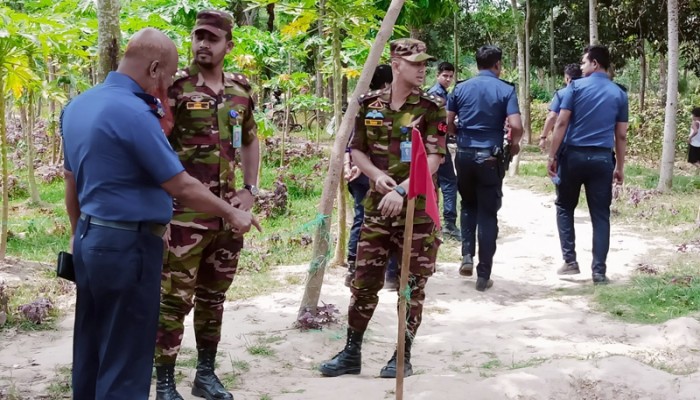 ফসলের ক্ষেতে পাওয়া ৭টি ল্যান্ডমাইন নিষ্ক্রিয় করল সেনাবাহিনী