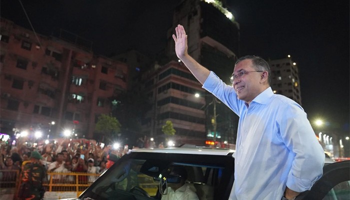 ​কথা রাখলেন প্রধানমন্ত্রী, সন্ধ্যায় হাজির হলেন নয়াপল্টনে