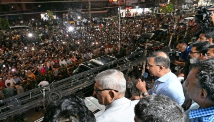 ‘আমাদের ধৈর্য ধরতে হবে, মানুষের পাশে দাঁড়াতে হবে’