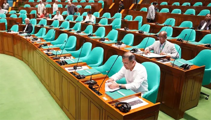 ​পাঁচ মিনিট আগেই সংসদ অধিবেশনে প্রবেশ করেন প্রধানমন্ত্রী