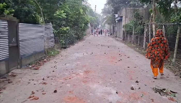 ​বিয়ের অনুষ্ঠানে চেয়ারে বসা নিয়ে সংঘর্ষ, শতাধিক ককটেল বিস্ফোরণ