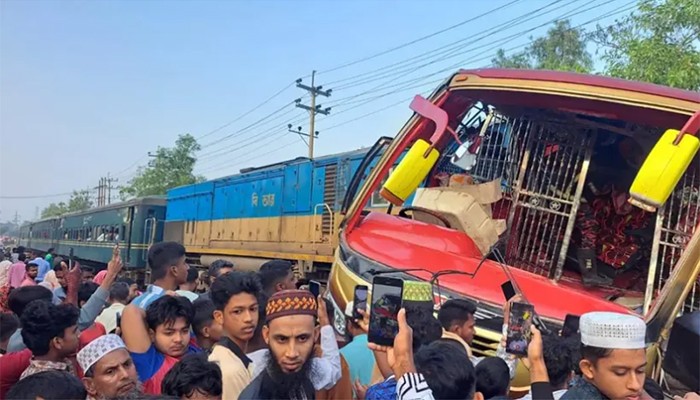 ট্রেন-বাস সংঘর্ষে ১২ জন নিহতের ঘটনায় তদন্ত প্রতিবেদন জমা