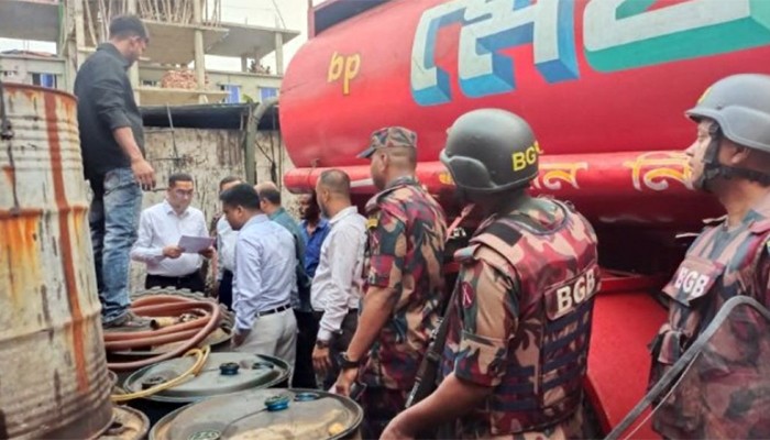 ​সিদ্ধিরগঞ্জে ১৪ হাজার লিটার ডিজেল জব্দ, দুজনের কারাদণ্ড