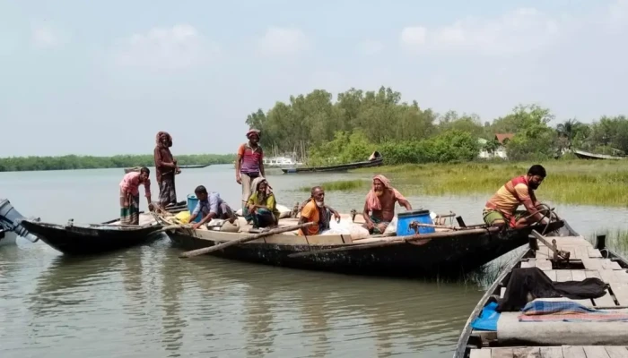 ​বনদস্যু আতঙ্কে শঙ্কিত মৌয়ালরা