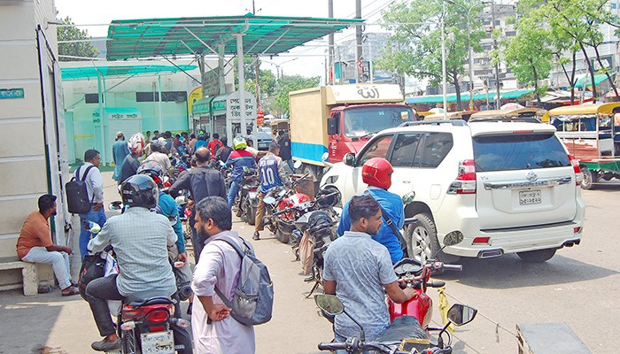 ইরান যুদ্ধের কারণে তেল-শূন্য হওয়ার ঝুঁকিতে বাংলাদেশ