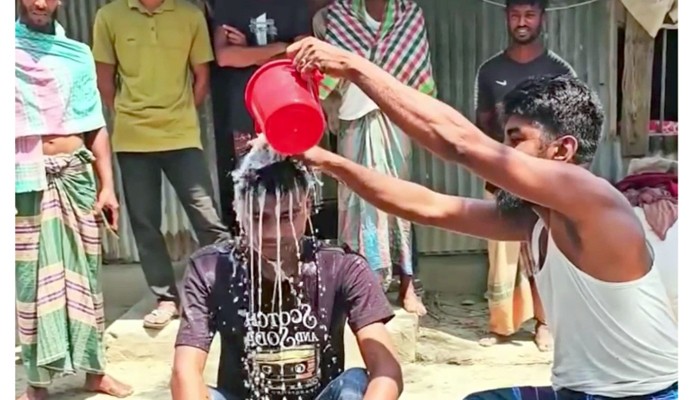 দুধ দিয়ে গোসল করে সম্পর্কের ইতি