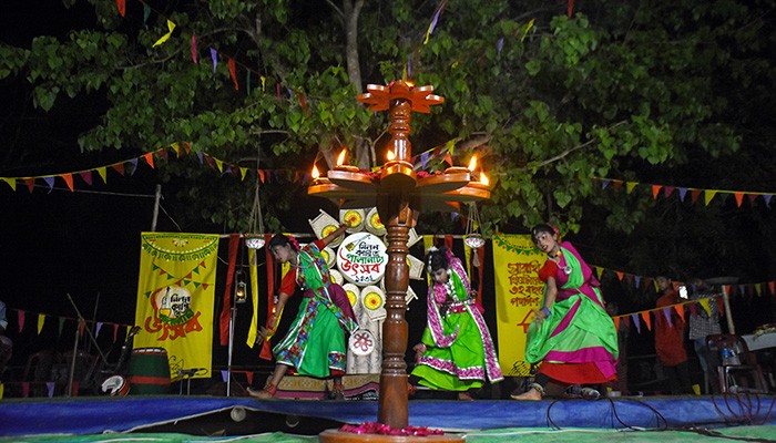গাইবান্ধায় তিনদিনের লোকজ শিল্পোৎসবে  মিলনমেলা